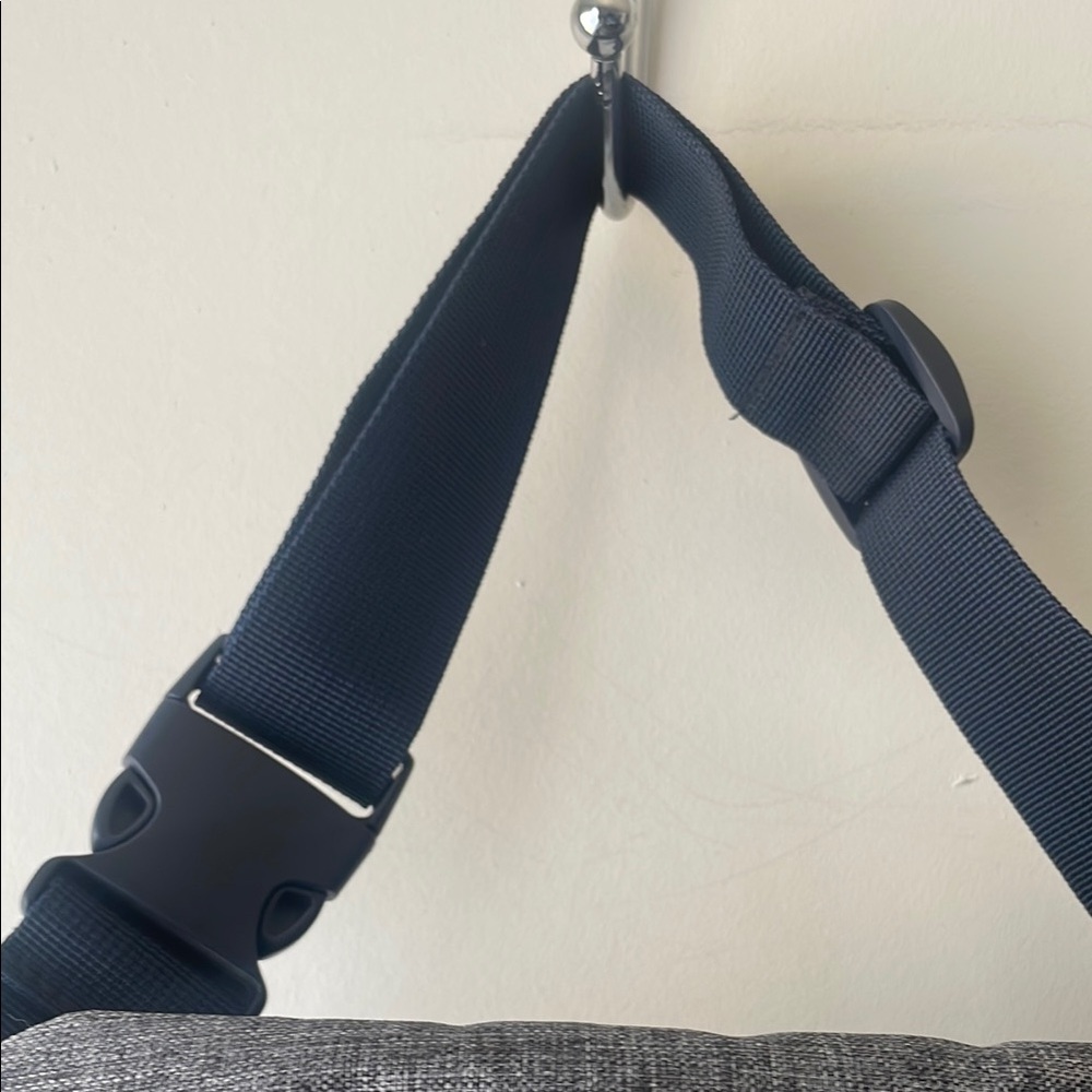 Converse Gray and Blue Belt Bag with Sporty Design - Picture 6 of 7